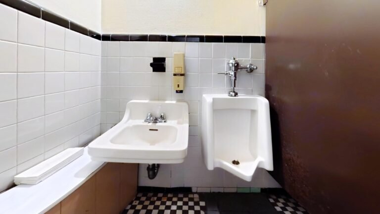 10-Hanover-Place-Bathroom 2